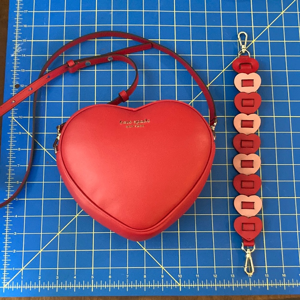 Kate Spade 3d Heart Crossbody bag. NWT